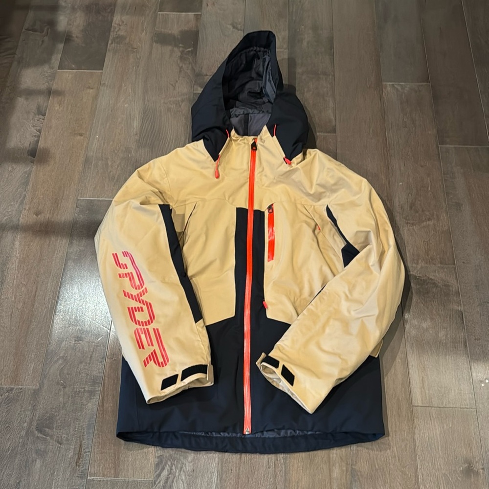 Men’s spyder ski jacket. Size small tan, black and red. Excellent condition.